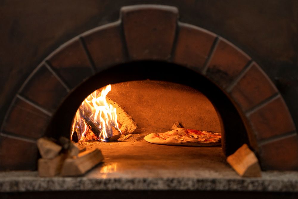 Forno pizza a legna da esterno: la scelta perfetta per gustare autentiche pizze all'aperto